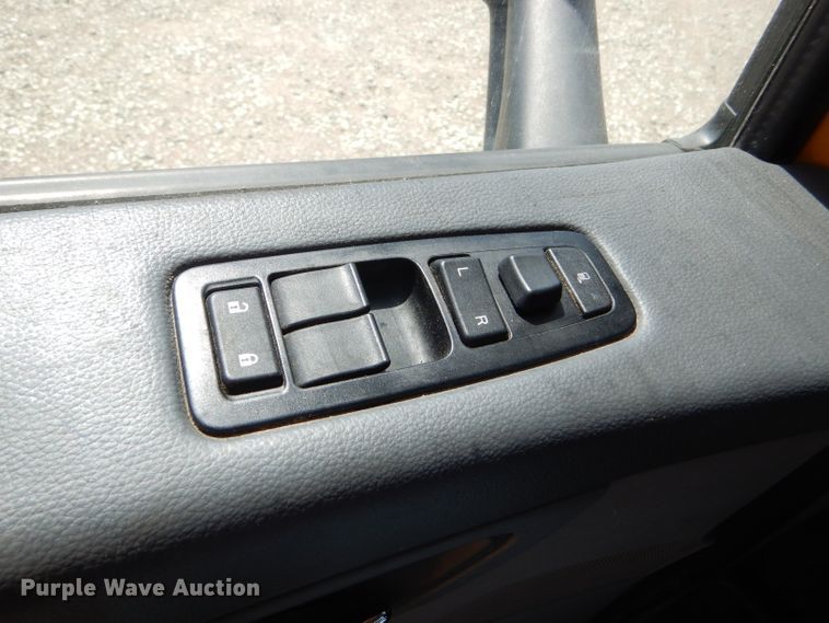 image for item FY9734 2014 Peterbilt 579 semi truck