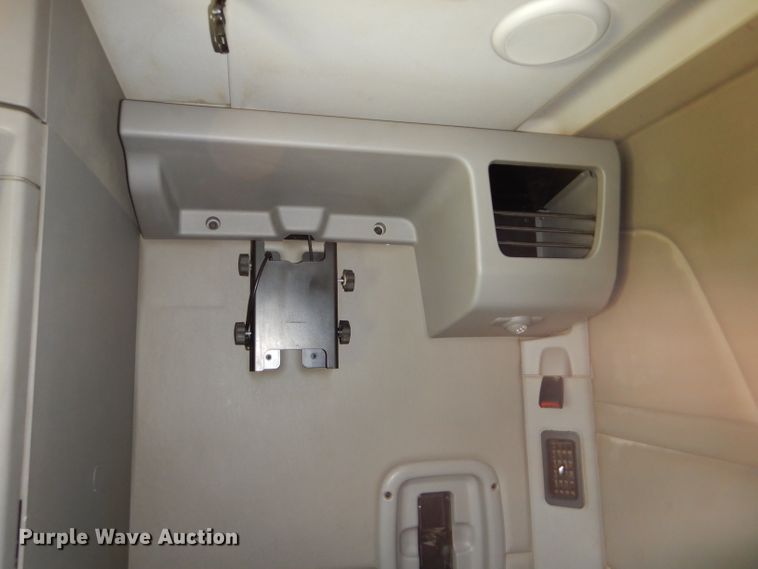 image for item FY9734 2014 Peterbilt 579 semi truck