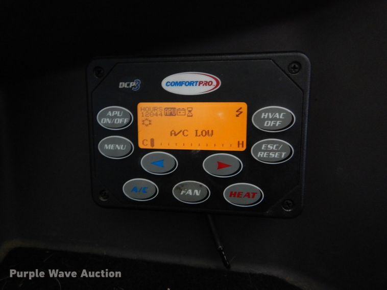 image for item FY9734 2014 Peterbilt 579 semi truck