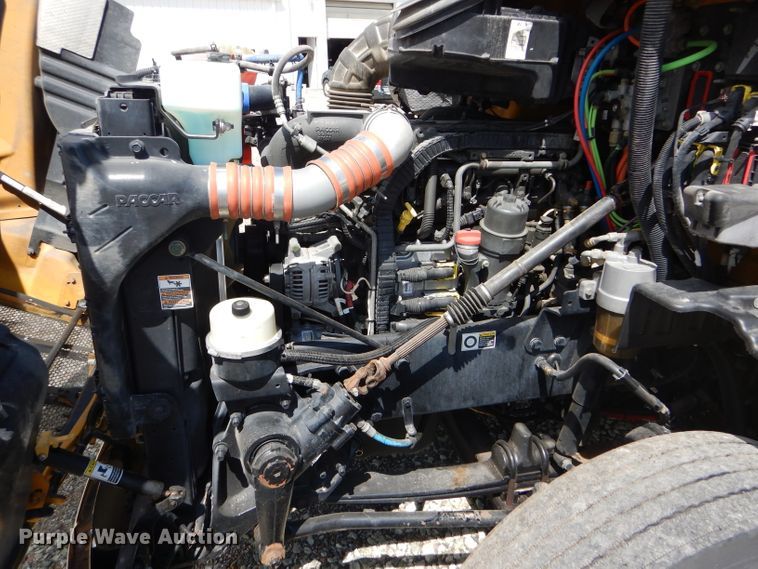 image for item FY9734 2014 Peterbilt 579 semi truck