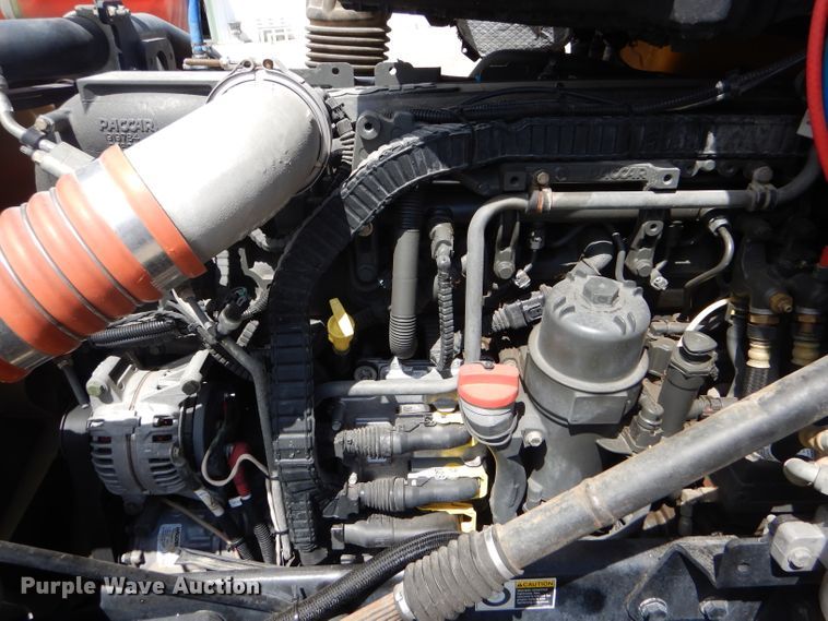 image for item FY9734 2014 Peterbilt 579 semi truck