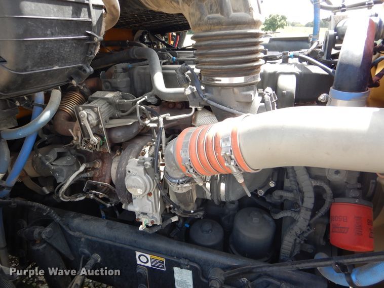 image for item FY9734 2014 Peterbilt 579 semi truck