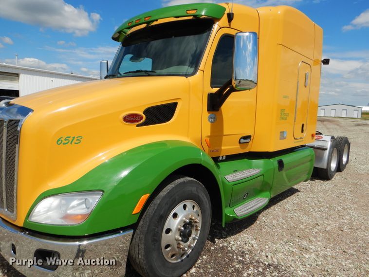 image for item FY9734 2014 Peterbilt 579 semi truck