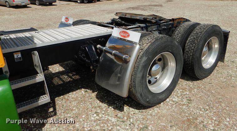 image for item FY9734 2014 Peterbilt 579 semi truck