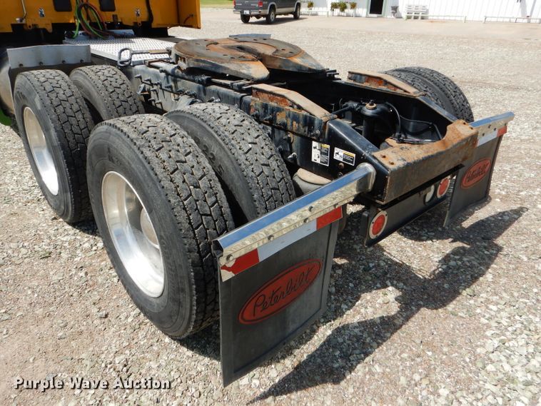 image for item FY9734 2014 Peterbilt 579 semi truck