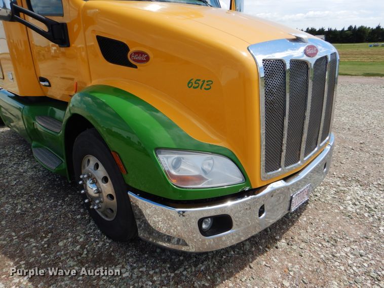 image for item FY9734 2014 Peterbilt 579 semi truck