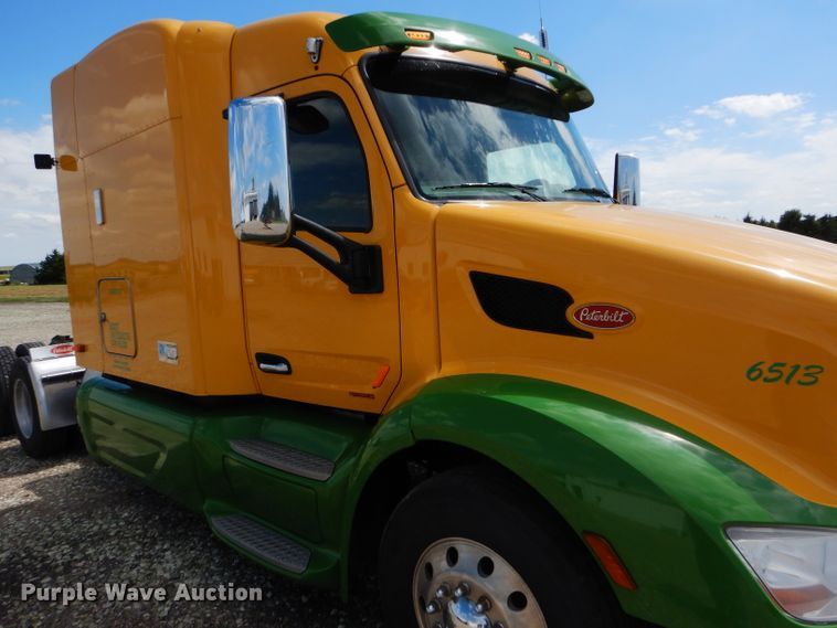 image for item FY9734 2014 Peterbilt 579 semi truck