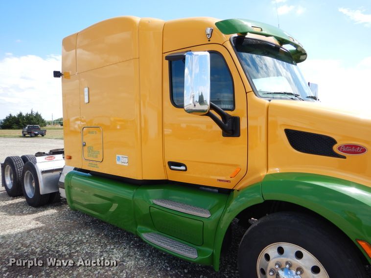 image for item FY9734 2014 Peterbilt 579 semi truck
