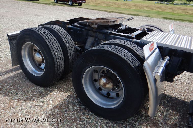 image for item FY9734 2014 Peterbilt 579 semi truck