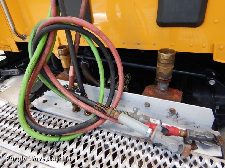 image for item FY9734 2014 Peterbilt 579 semi truck