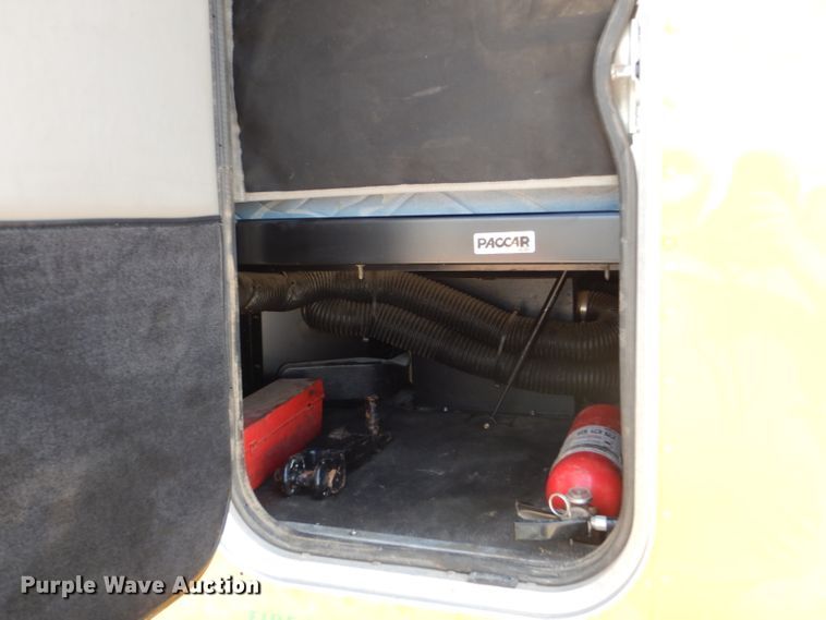 image for item FY9734 2014 Peterbilt 579 semi truck