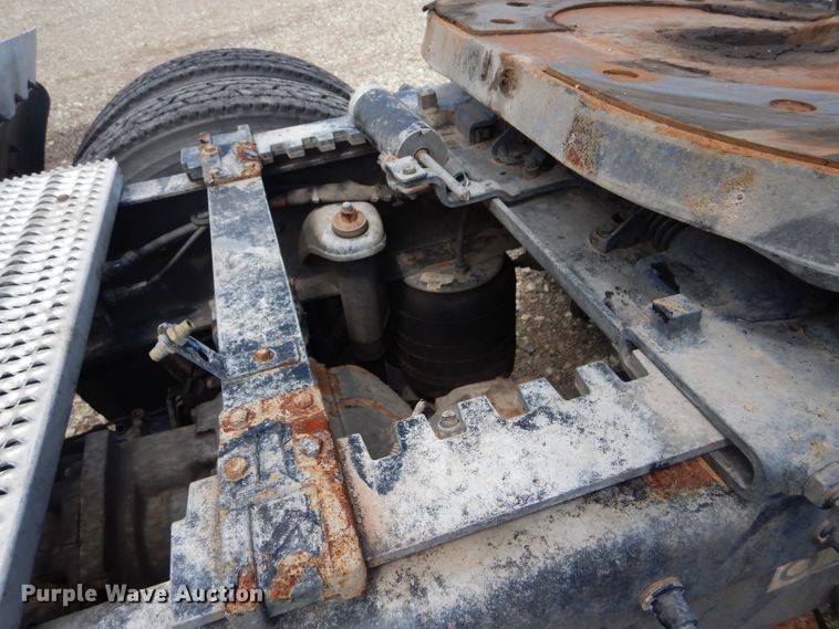 image for item FY9734 2014 Peterbilt 579 semi truck