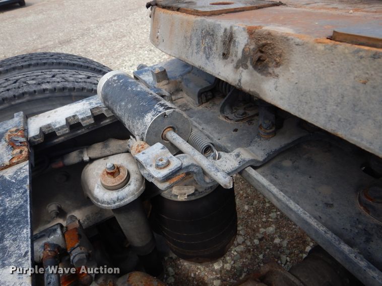 image for item FY9734 2014 Peterbilt 579 semi truck