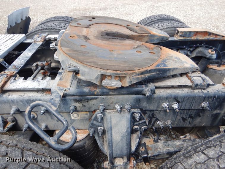 image for item FY9734 2014 Peterbilt 579 semi truck