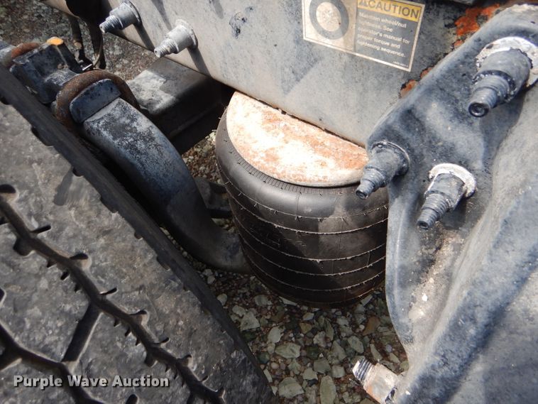 image for item FY9734 2014 Peterbilt 579 semi truck