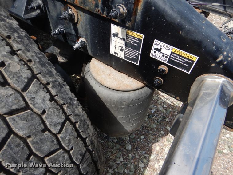 image for item FY9734 2014 Peterbilt 579 semi truck