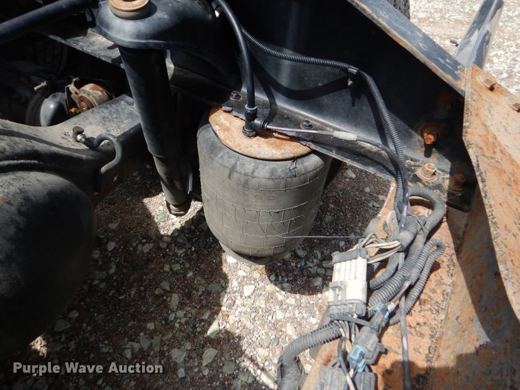 image for item FY9734 2014 Peterbilt 579 semi truck