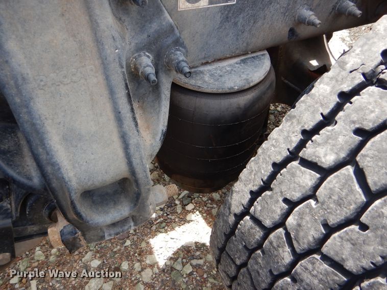 image for item FY9734 2014 Peterbilt 579 semi truck