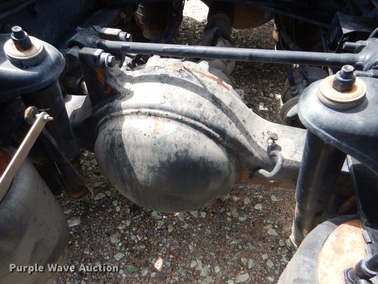 image for item FY9734 2014 Peterbilt 579 semi truck