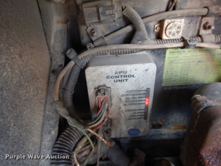 image for item FY9734 2014 Peterbilt 579 semi truck