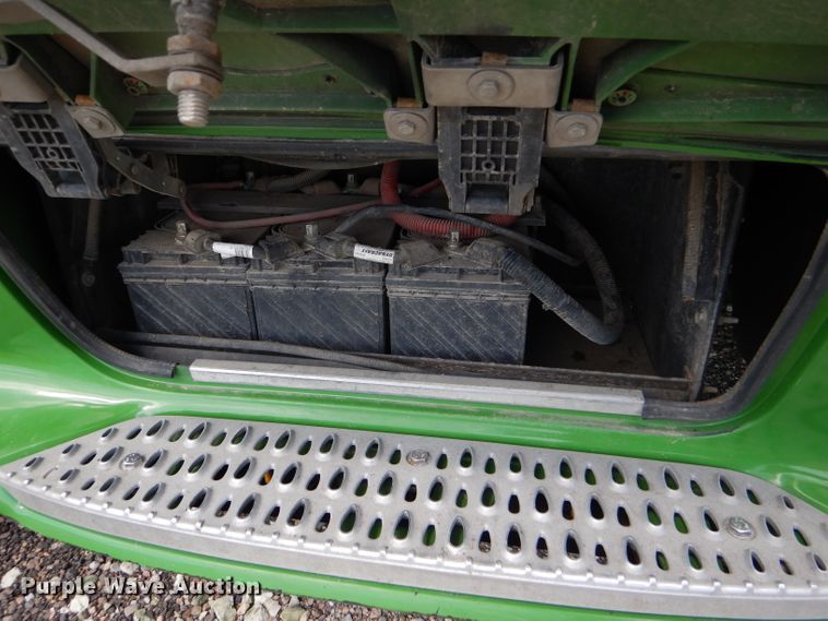 image for item FY9734 2014 Peterbilt 579 semi truck