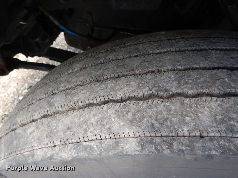 image for item FY9734 2014 Peterbilt 579 semi truck