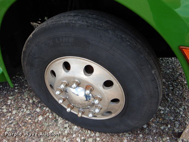 image for item FY9734 2014 Peterbilt 579 semi truck