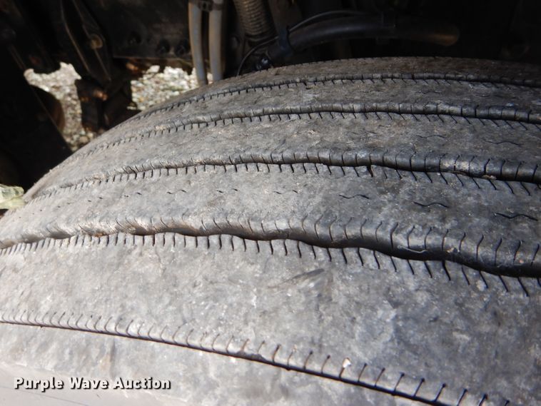 image for item FY9734 2014 Peterbilt 579 semi truck