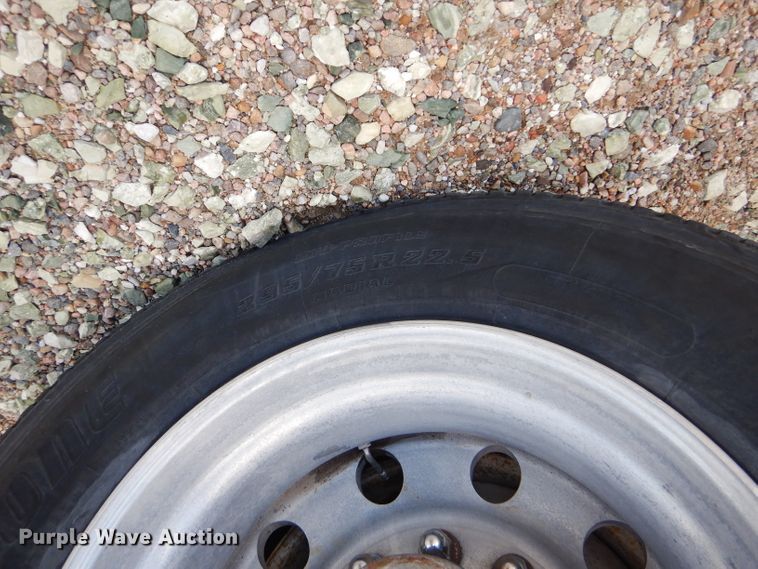 image for item FY9734 2014 Peterbilt 579 semi truck