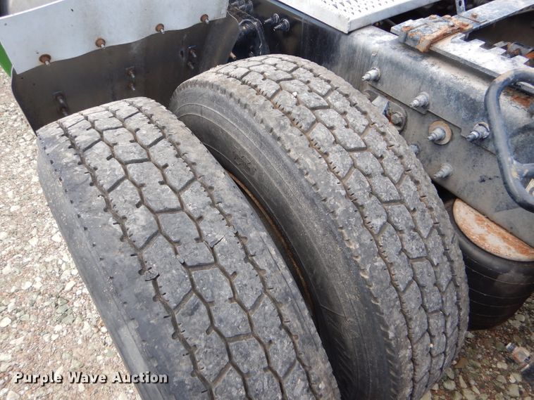 image for item FY9734 2014 Peterbilt 579 semi truck