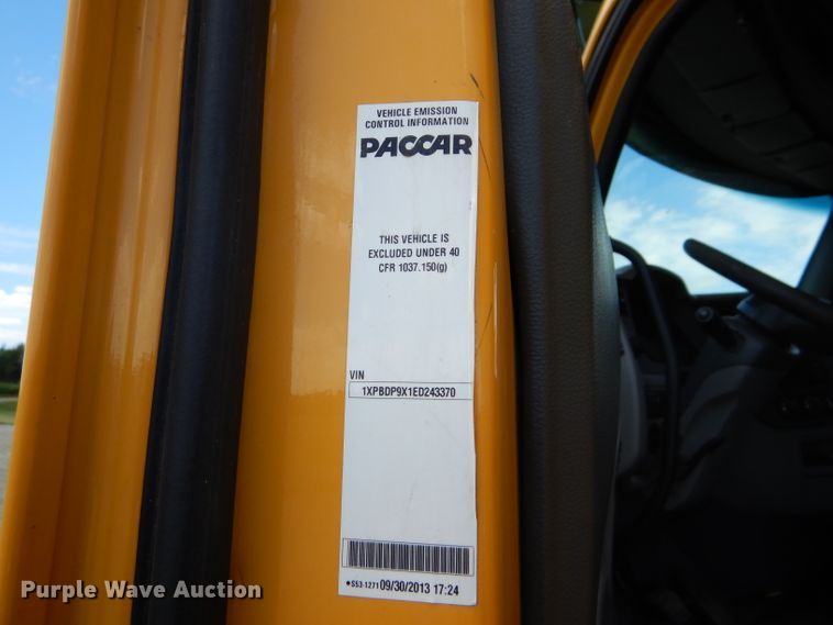 image for item FY9734 2014 Peterbilt 579 semi truck