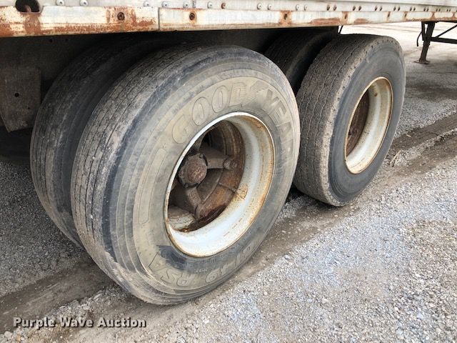 image for item G1879 1994 Stoughton dry van trailer