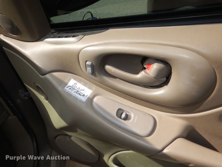 image for item DG4883 2002 Pontiac Bonneville SLE