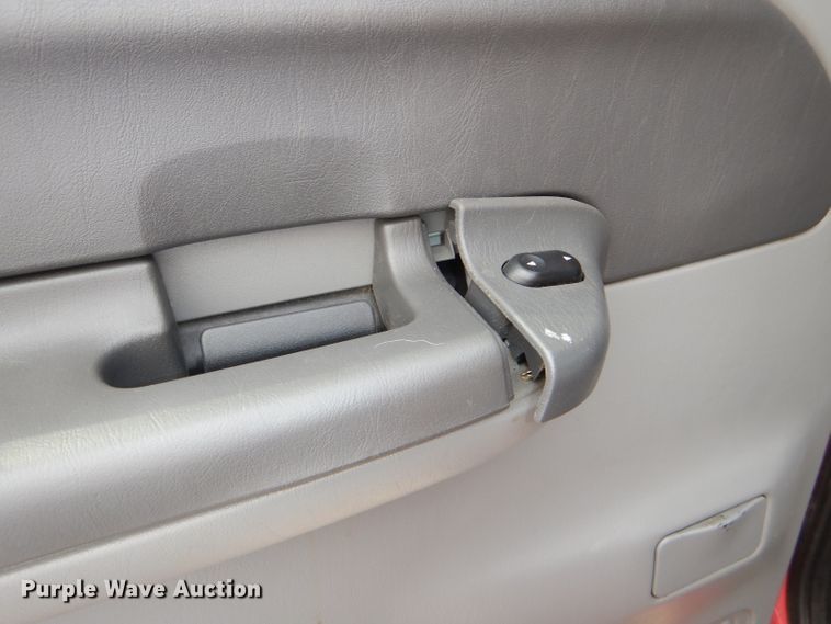 image for item DG4885 2002 Ford F250 Super Duty Crew Cab pickup truck