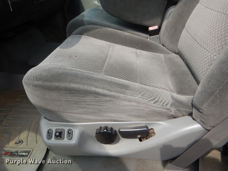 image for item DG4885 2002 Ford F250 Super Duty Crew Cab pickup truck