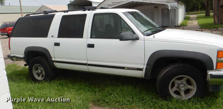 image for item DG4892 1997 Chevrolet Suburban 1500 LT SUV