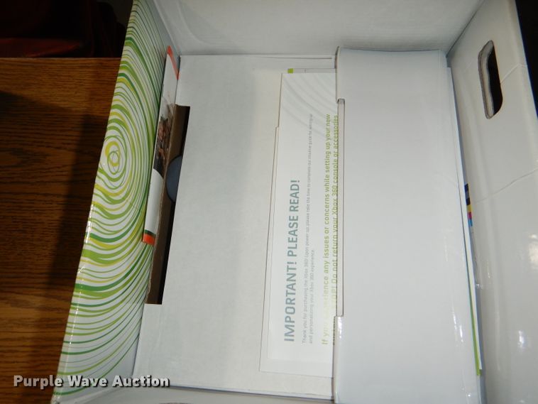 image for item FN9051 Xbox 360 Pro gaming system