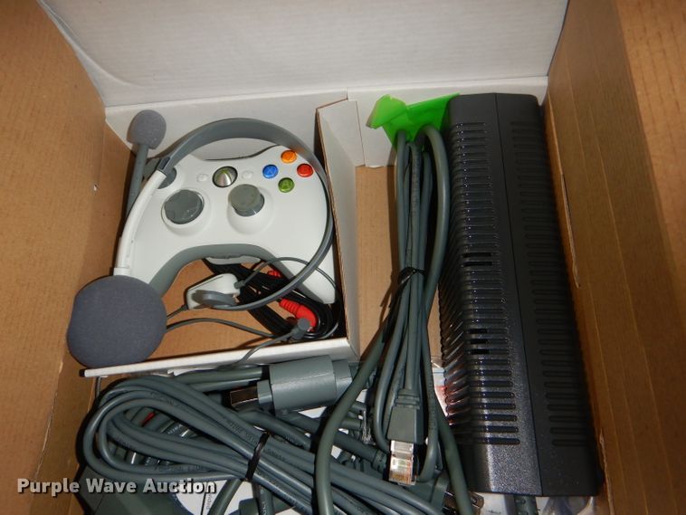 image for item FN9051 Xbox 360 Pro gaming system