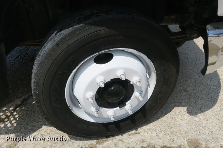 image for item DB10246 2006 Chevrolet C4500 flatbed truck