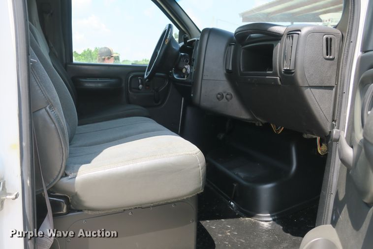 image for item DB10246 2006 Chevrolet C4500 flatbed truck