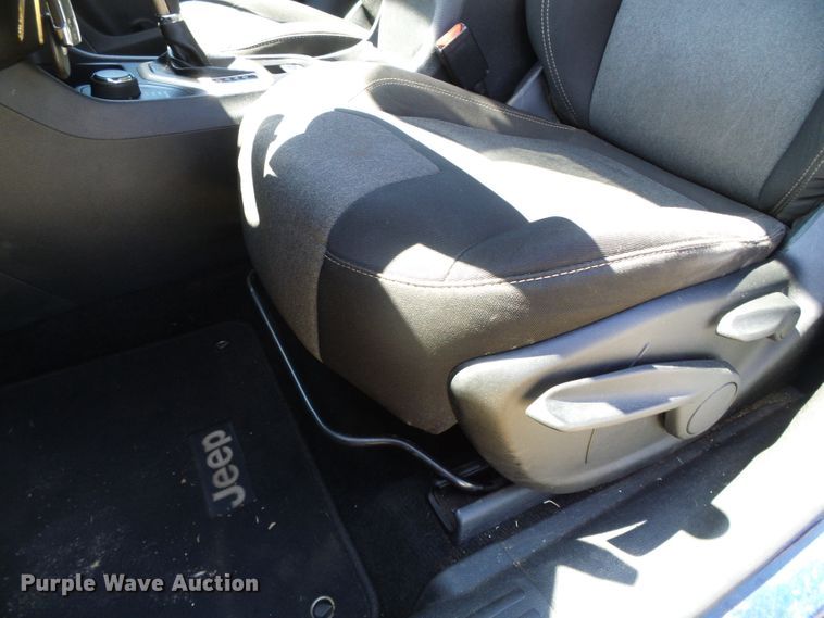 image for item DC5057 2014 Jeep Cherokee Sport SUV