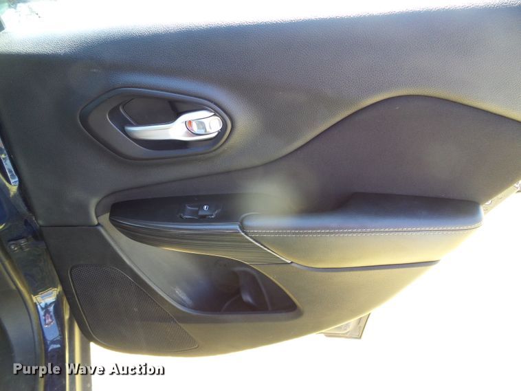 image for item DC5057 2014 Jeep Cherokee Sport SUV