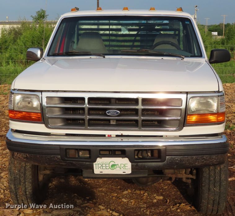 image for item DD6396 1997 Ford F350 flatbed pickup truck