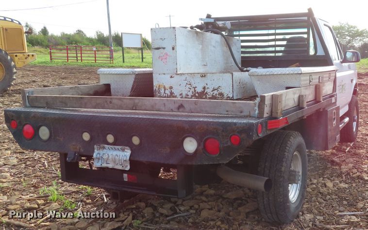 image for item DD6396 1997 Ford F350 flatbed pickup truck