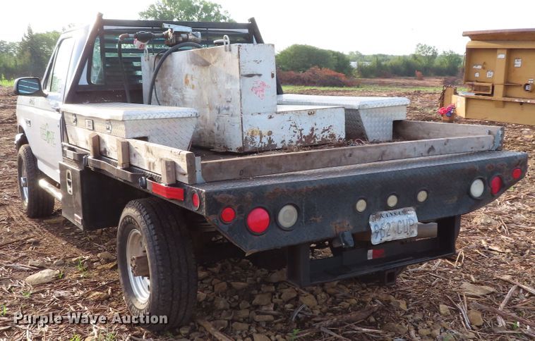 image for item DD6396 1997 Ford F350 flatbed pickup truck