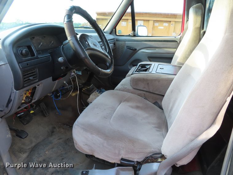 image for item DD6396 1997 Ford F350 flatbed pickup truck