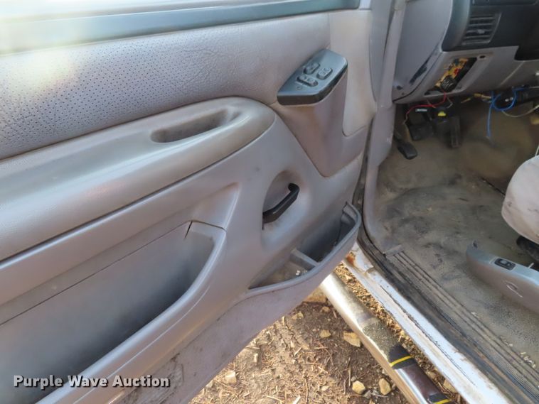 image for item DD6396 1997 Ford F350 flatbed pickup truck