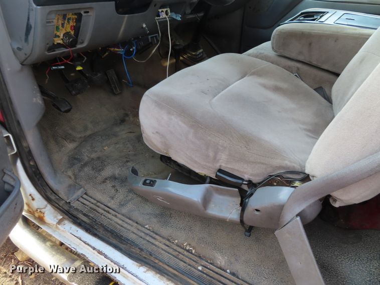 image for item DD6396 1997 Ford F350 flatbed pickup truck