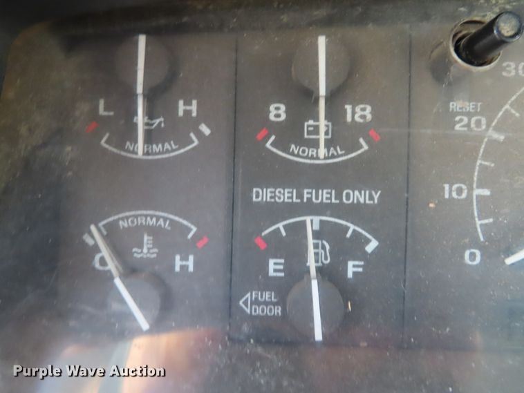 image for item DD6396 1997 Ford F350 flatbed pickup truck