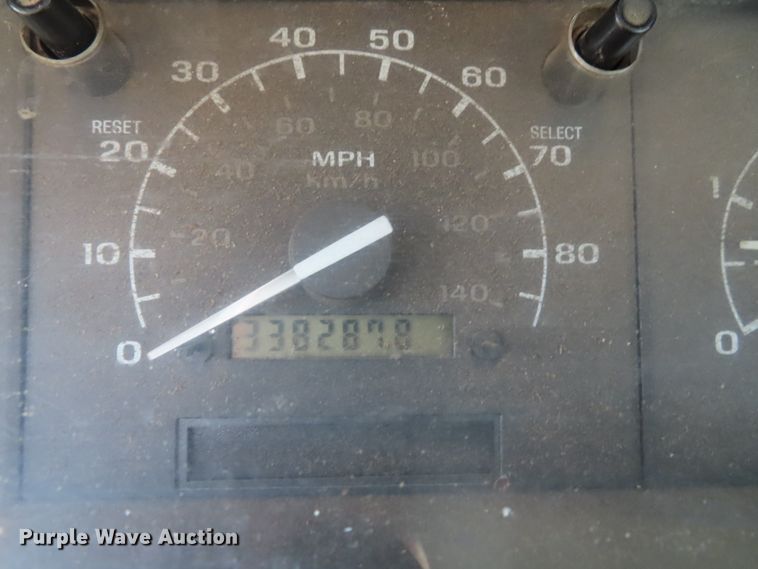 image for item DD6396 1997 Ford F350 flatbed pickup truck